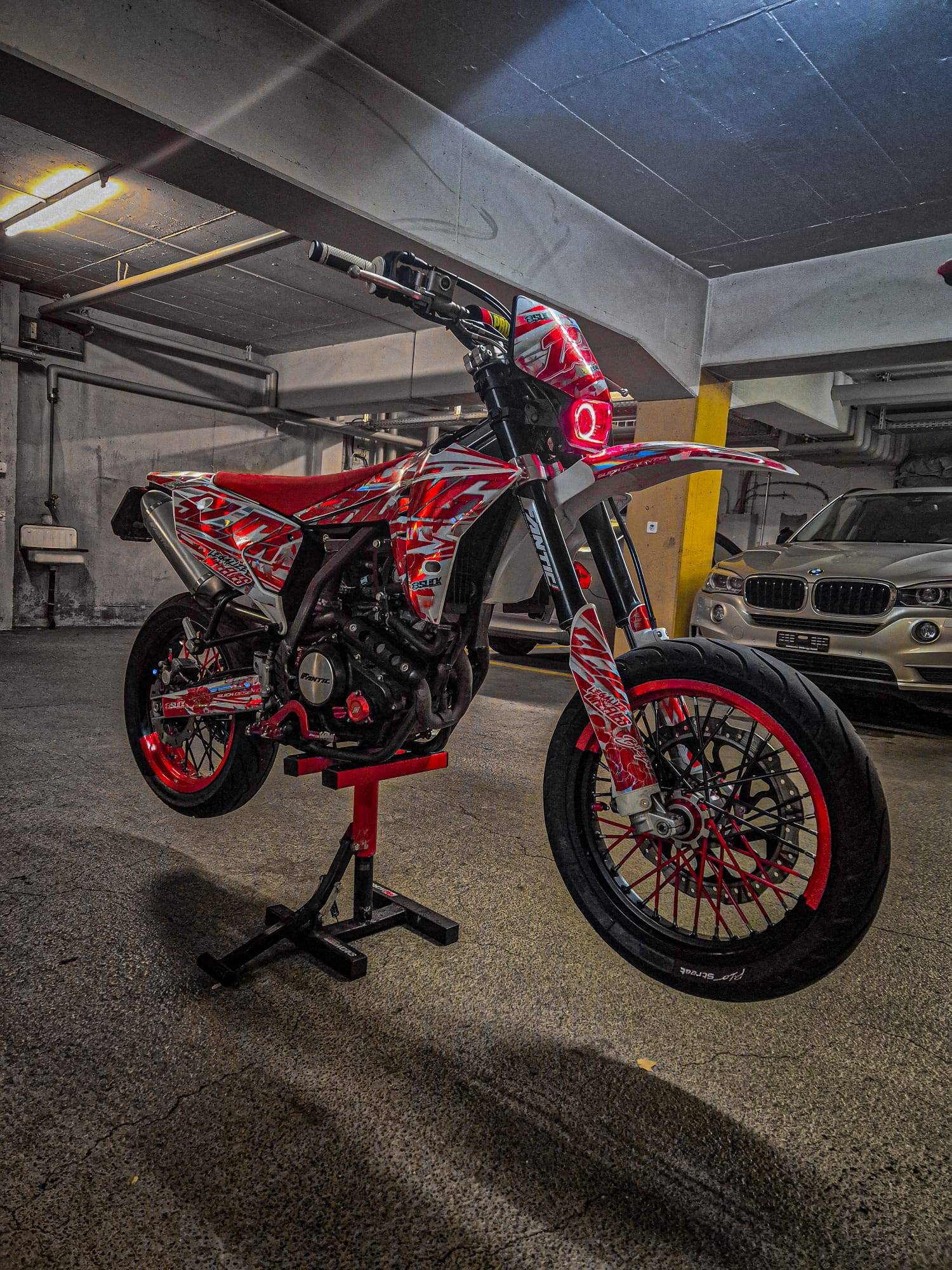 Ein Bild eines Motorrads