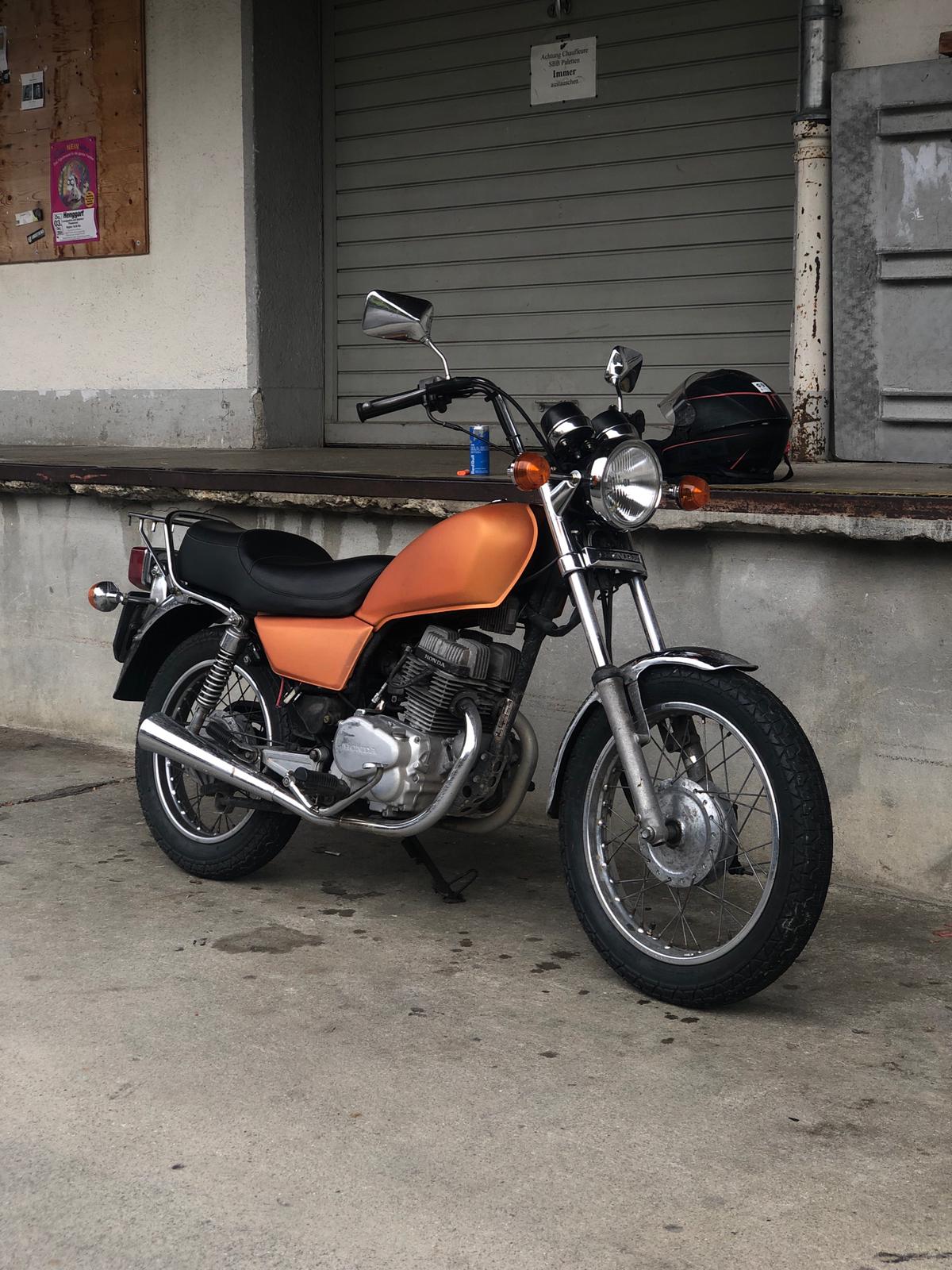 Ein Bild eines Motorrads